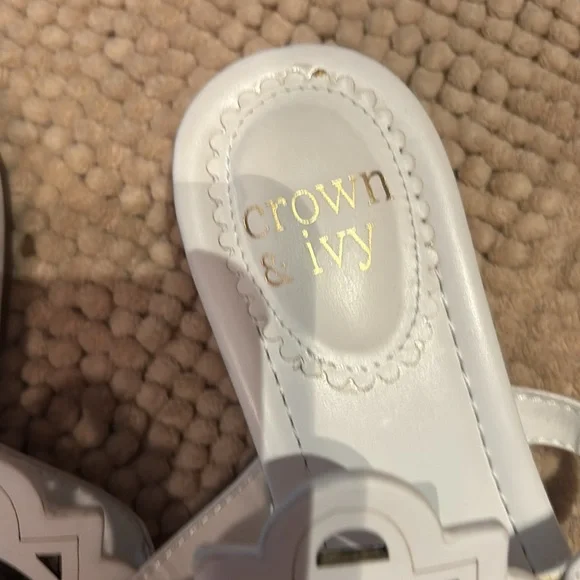 Crown & Ivy Sandals - Picture 2 of 5